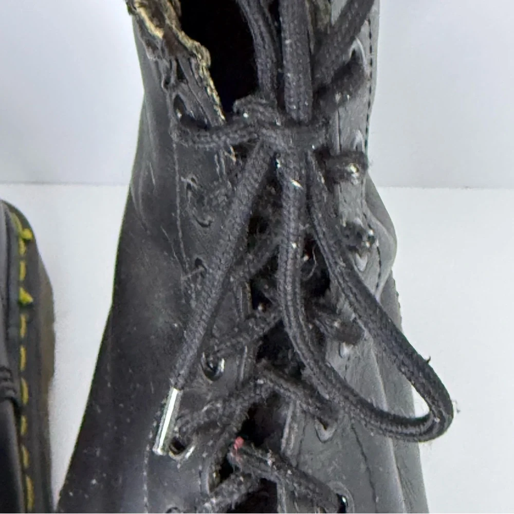Dr.‎ Martens Air Wair Original Lace Up Black Boot Mens Size 8 or Womens size 10